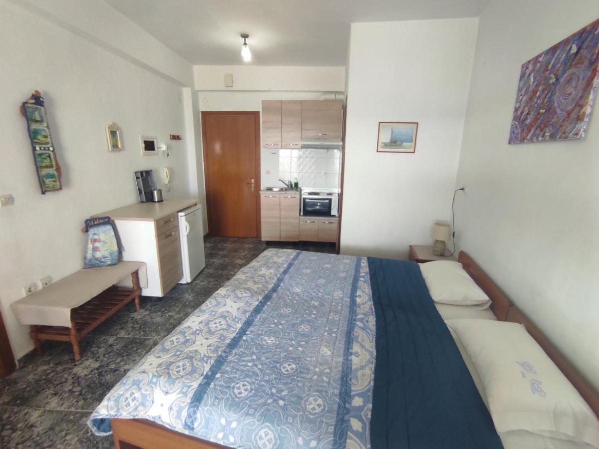 Peristerianos Apartments 尼尔斯吉尼 外观 照片