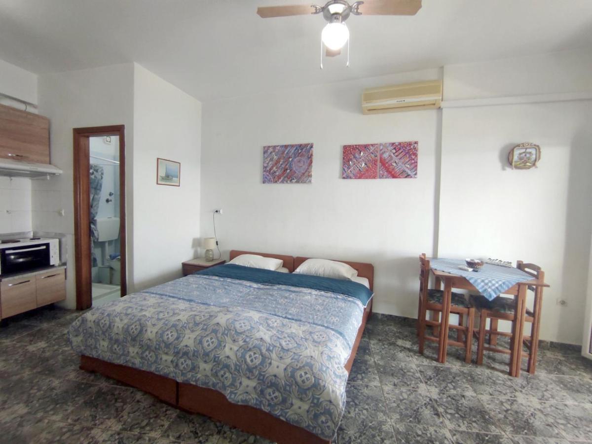 Peristerianos Apartments 尼尔斯吉尼 外观 照片