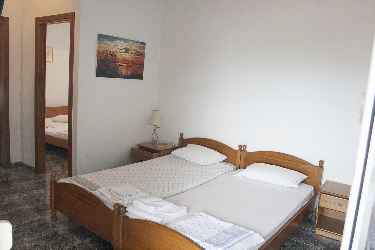 Peristerianos Apartments 尼尔斯吉尼 外观 照片